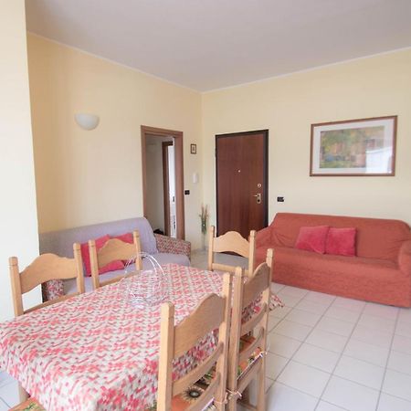 Trilocale Con Box Auto Apartment Вараце Екстериор снимка