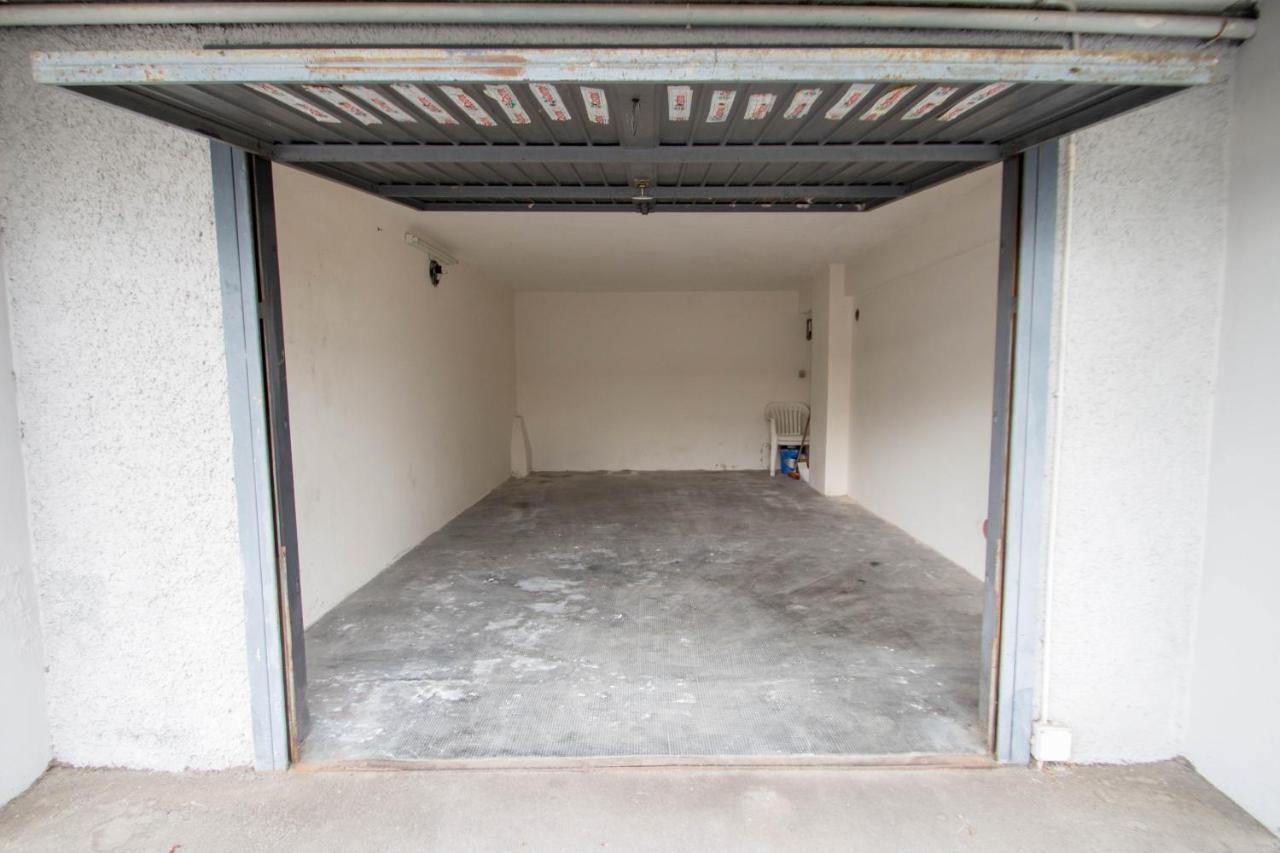 Trilocale Con Box Auto Apartment Вараце Екстериор снимка